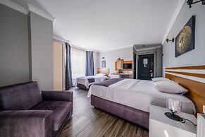 Lopera Beach Hotel