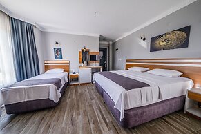 Lopera Beach Hotel