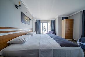 Lopera Beach Hotel