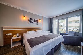 Lopera Beach Hotel
