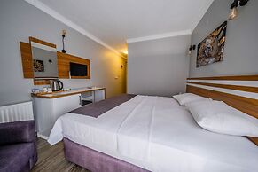 Lopera Beach Hotel