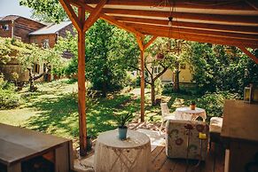 Marta 8 - House & Garden