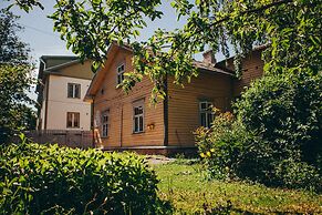 Marta 8 - House & Garden