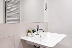 Fitzrovia 1BR with Balcony by Soho