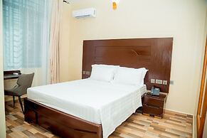 Aniny Hotel