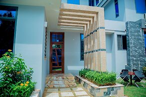 Aniny Hotel