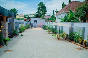 Aniny Hotel