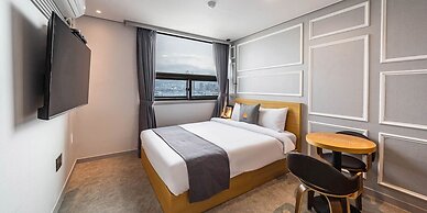 RITZ HOTEL