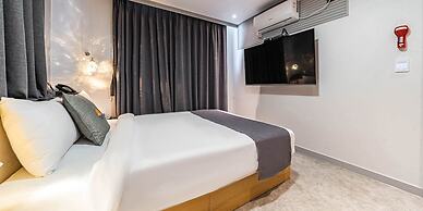 RITZ HOTEL
