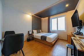 RITZ HOTEL