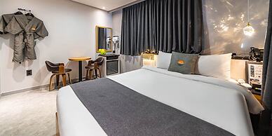 RITZ HOTEL