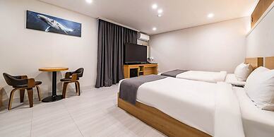 RITZ HOTEL