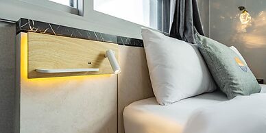 RITZ HOTEL