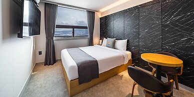 RITZ HOTEL
