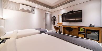 RITZ HOTEL