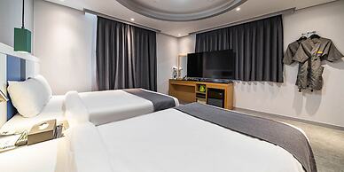 RITZ HOTEL
