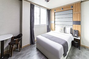 RITZ HOTEL