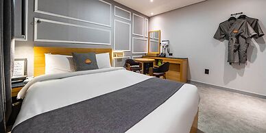 RITZ HOTEL