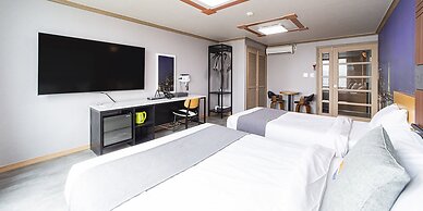 RITZ HOTEL