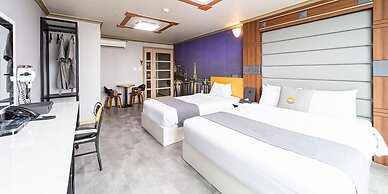RITZ HOTEL