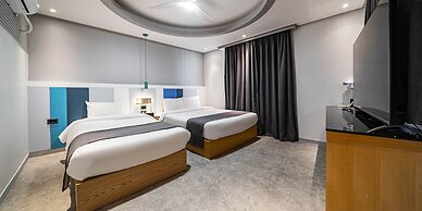 RITZ HOTEL