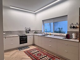 Exquisite Home on Rothschild by FeelHome