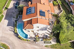 Casa Dika Pool & Lounge