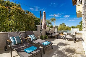 Casa Dika Pool & Lounge