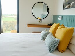 Meadow 2 Bedroom Lodge 7