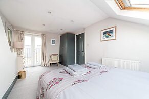 Colourful Southfields Charm