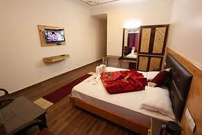 Goroomgo Hotel Saras Manali