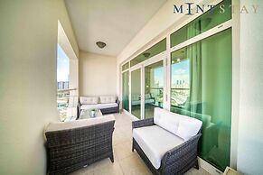 Chic Beachside 3BR Living at the Palm