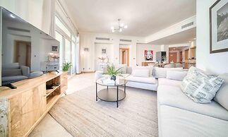 Chic Beachside 3BR Living at the Palm