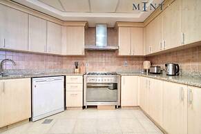 Chic Beachside 3BR Living at the Palm