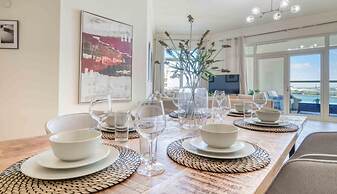 Chic Beachside 3BR Living at the Palm