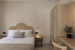 Morfes Luxury Suites by Caldera Houses