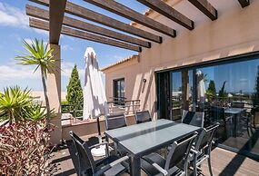 Captivating 2-bed Apartment in Praia da Luz