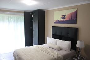 Chic & Serene 1-Bed Haven in Roodepoort