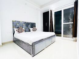 Roomshala 160 Hotel Red