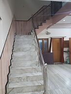 Roomshala 153 Hotel Krishnashrya