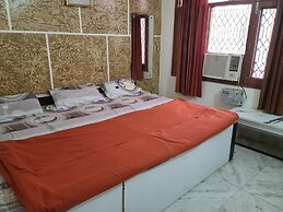 Roomshala 153 Hotel Krishnashrya