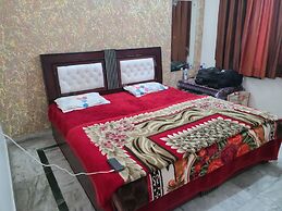 Roomshala 153 Hotel Krishnashrya