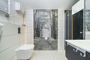 Aron Residence