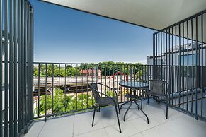 Aron Residence