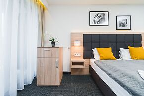 Aron Residence