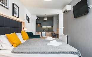 Aron Residence
