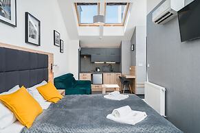 Aron Residence