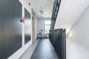 Aron Residence
