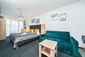 Aron Residence