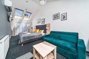Aron Residence
